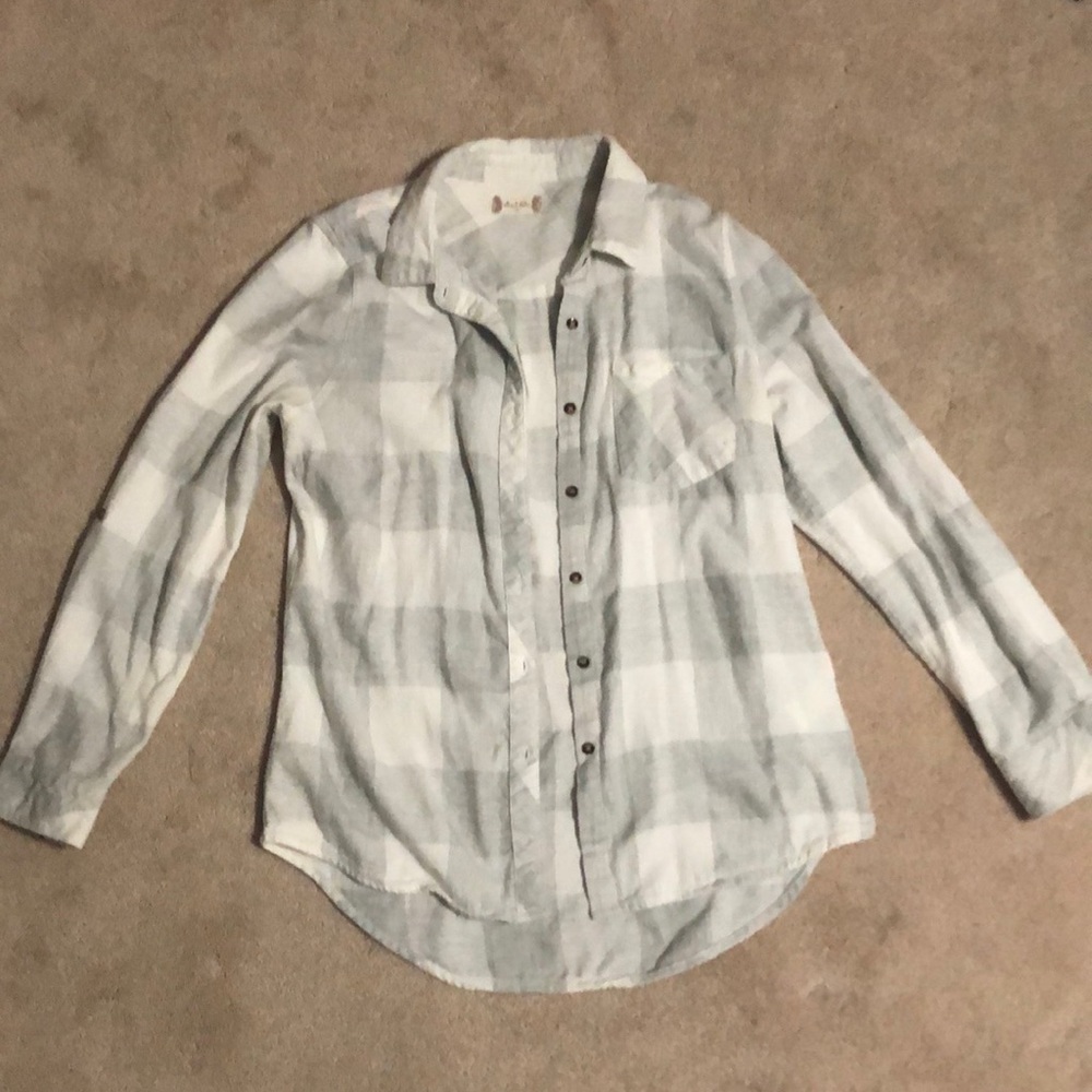 Medium Altar’d State flannel. White and grey.